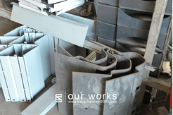 บริษัท แสงชัย สตีล (2003) จำกัด SANGCHAI STEEL (2003) CO., LTD. - LASER CUTTING ศูนย์บริการ ตัดเลเซอร์ 6 เมตร โลหะ ทุกชนิด บริการตัดชิ้นงานด้วย เครื่องเลเซอร์ ขนาด 8x20 ฟุต , CNC GAS CUTTING ศูนย์บริการ ตัดเหล็ก ตัดแก๊ส ตัดพลาสม่า ด้วยเครื่องจักรที่ควบคุมด้วยระบบ CNC , SHEARING & BENDING ศูนย์บริการ ตัดพับ 6 เมตร เหล็ก ความหนาสูงสุดถึง 20 มม. สแตนเลส ความหนาสูงสุดถึง 10 มม. (ขนาดความยาว 6 เมตร) , ROLLING ศูนย์บริการ ม้วนเหล็ก สแตนเลส ไอบีม รางน้ำ เหล็กฉาก แป๊ปดำ ท่อดำ และเหล็กแผ่น หนาถึง 32 มม. (หน้ากว้าง 3 เมตร) , FABRICATION ศูนย์บริการ ประกอบเชื่อมชิ้นงานตามแบบที่ต้องการ , OTHER WORKS ศูนย์บริการพ่นทราย ทำความสะอาดวัสดุ บริการพ่นสี กัดกรดตัวอักษร โลโก้ ลายต่างๆ และ มาร์คกิ้งลงบนวัสดุุ